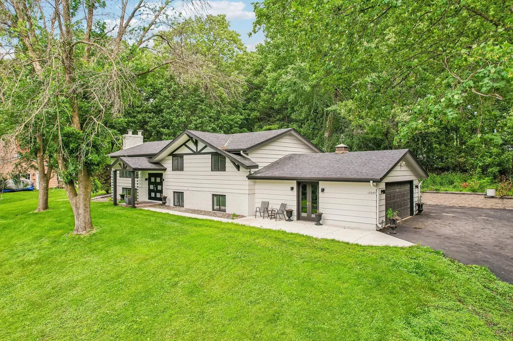 17046 Chiltern Hills Road Minnetonka MN 55345