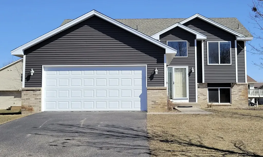 7776 Large Avenue NE Albertville MN 55301