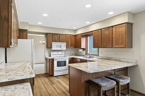 3016 Lakewood Drive N Maplewood MN 55109
