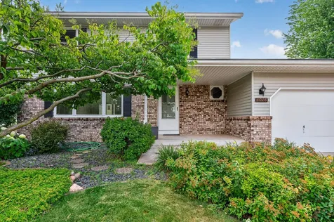 3016 Lakewood Drive N Maplewood MN 55109