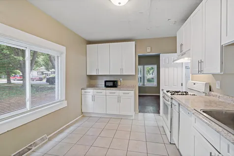 910 Wilson Avenue Saint Paul MN 55106