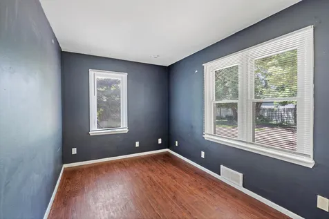 910 Wilson Avenue Saint Paul MN 55106