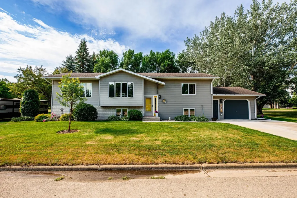 204 8th Avenue E Lisbon ND 58054