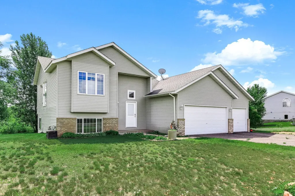 25825 106th Street NW Zimmerman MN 55398