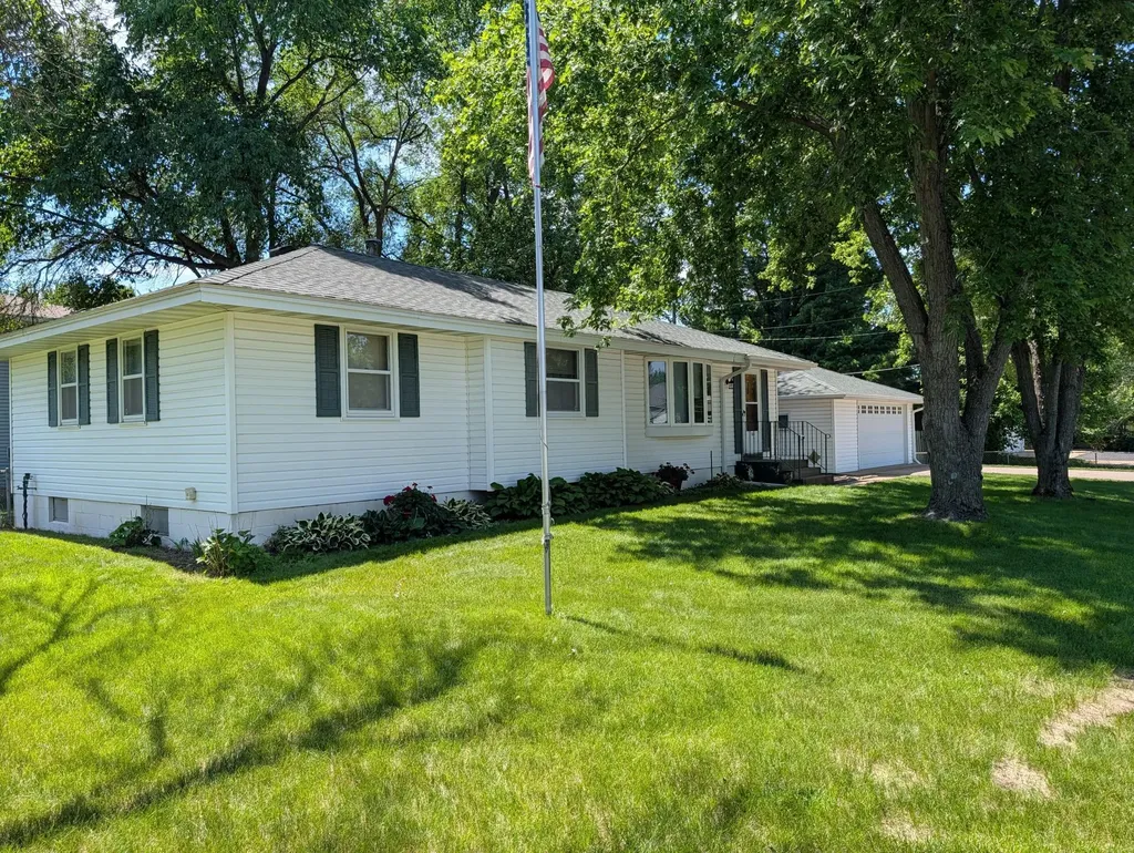 160 109th Avenue NE Blaine MN 55434