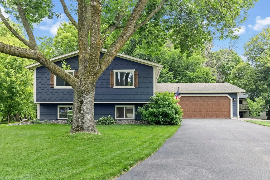 7023 Park View Lane Eden Prairie MN 55346