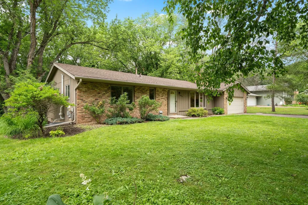 18510 25th Avenue N Plymouth MN 55447