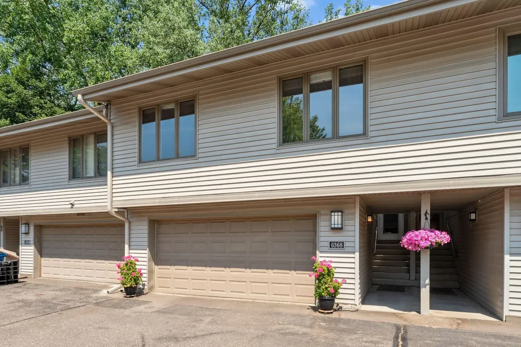 6368 Pheasant Court Edina MN 55436