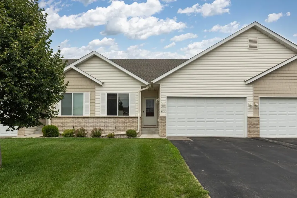 4131 Blakewood Drive Shakopee MN 55379