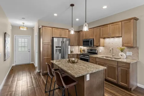 4131 Blakewood Drive Shakopee MN 55379
