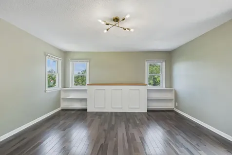 2562 Fairview Avenue N Roseville MN 55113