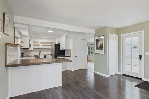 2562 Fairview Avenue N Roseville MN 55113