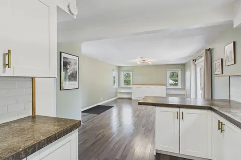 2562 Fairview Avenue N Roseville MN 55113