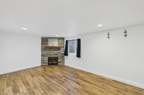 2562 Fairview Avenue N Roseville MN 55113