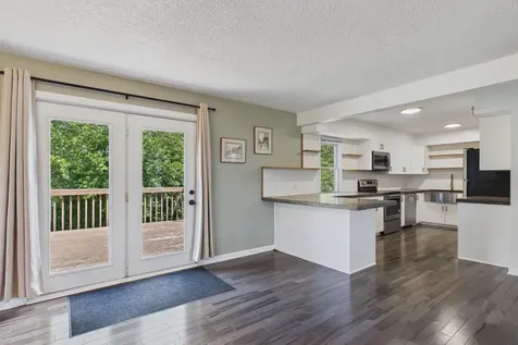 2562 Fairview Avenue N Roseville MN 55113