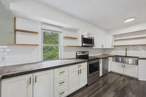2562 Fairview Avenue N Roseville MN 55113