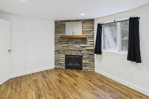 2562 Fairview Avenue N Roseville MN 55113