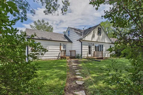 2562 Fairview Avenue N Roseville MN 55113