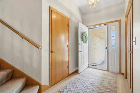2537 Southcrest Avenue E Maplewood MN 55119