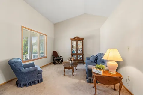 2537 Southcrest Avenue E Maplewood MN 55119