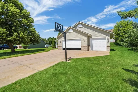 2537 Southcrest Avenue E Maplewood MN 55119