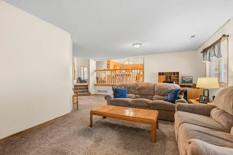 2537 Southcrest Avenue E Maplewood MN 55119