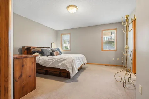 2537 Southcrest Avenue E Maplewood MN 55119