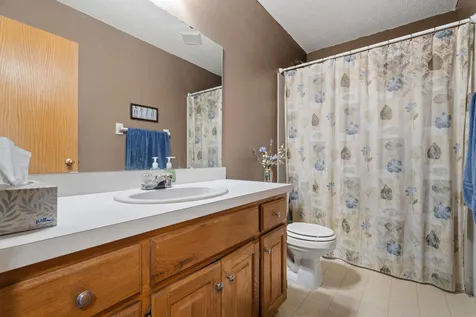 2537 Southcrest Avenue E Maplewood MN 55119