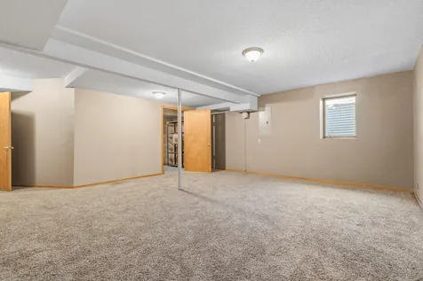 2537 Southcrest Avenue E Maplewood MN 55119