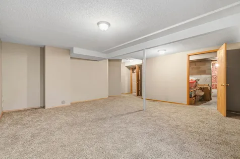 2537 Southcrest Avenue E Maplewood MN 55119