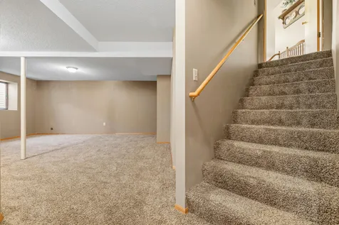 2537 Southcrest Avenue E Maplewood MN 55119