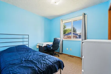7194 Upper 17th Street N Oakdale MN 55128