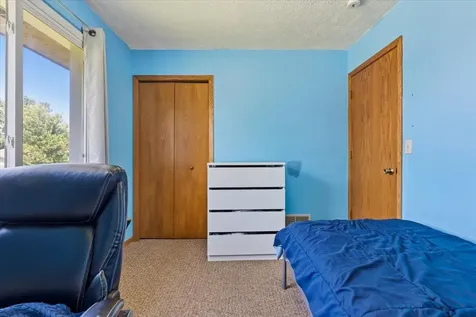 7194 Upper 17th Street N Oakdale MN 55128