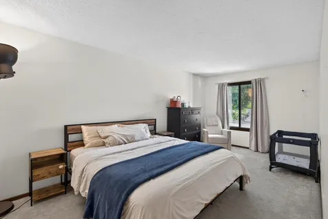 1272 Trailwood S Hopkins MN 55343