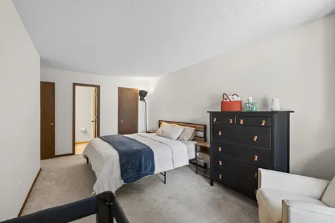 1272 Trailwood S Hopkins MN 55343
