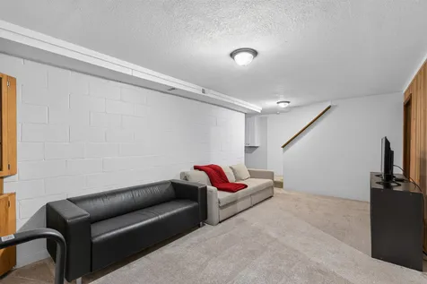 1272 Trailwood S Hopkins MN 55343