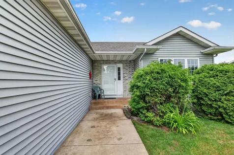 810 7th Avenue SW Pine Island MN 55963
