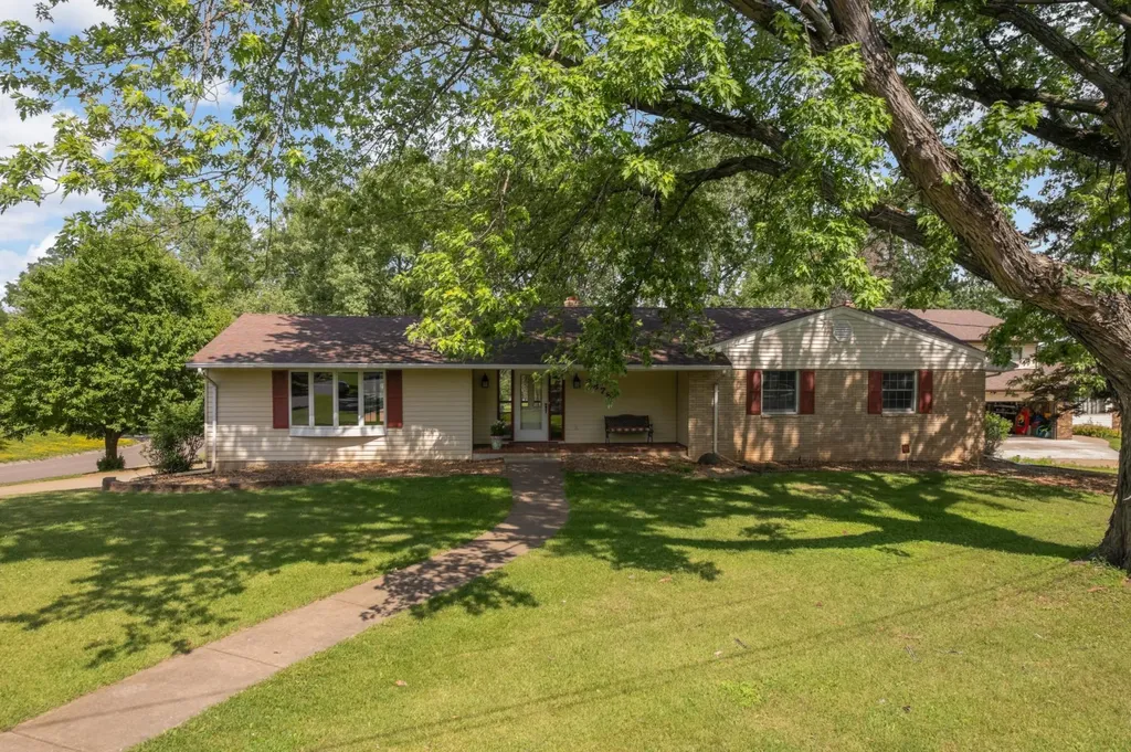 2878 Meadowlark Lane Maplewood MN 55109