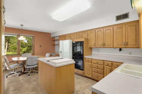 2878 Meadowlark Lane Maplewood MN 55109