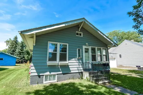 303 E Prairie Avenue Warren MN 56762