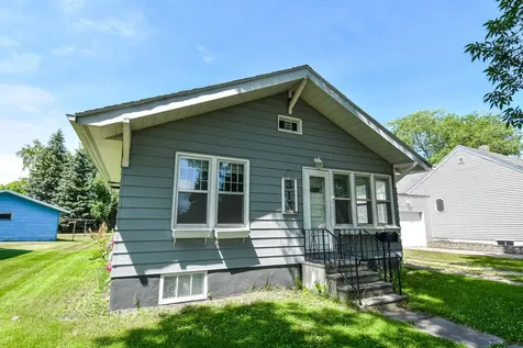 313 E Prairie Avenue Warren MN 56762