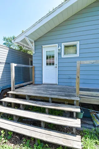 303 E Prairie Avenue Warren MN 56762