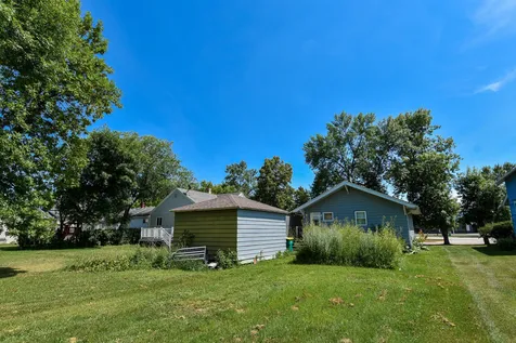 303 E Prairie Avenue Warren MN 56762