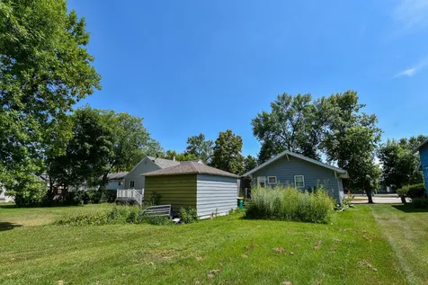 313 E Prairie Avenue Warren MN 56762