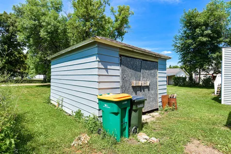 303 E Prairie Avenue Warren MN 56762