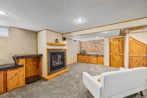534 S 3rd Street La Crescent MN 55947