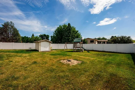 1105 Broadway Street Lisbon ND 58054