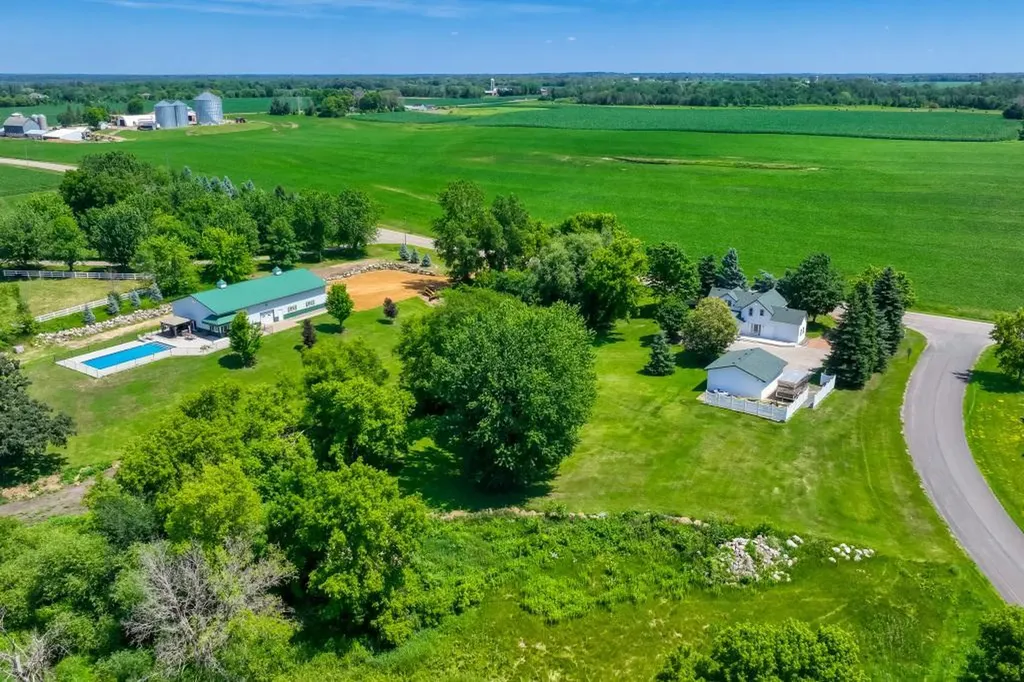 9815 Pioneer Trail Loretto MN 55357