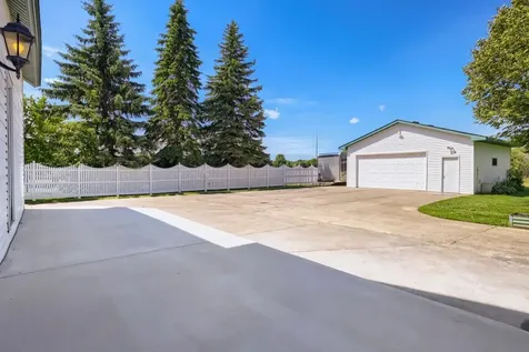 9815 Pioneer Trail Loretto MN 55357