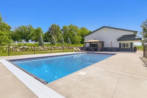 9815 Pioneer Trail Loretto MN 55357